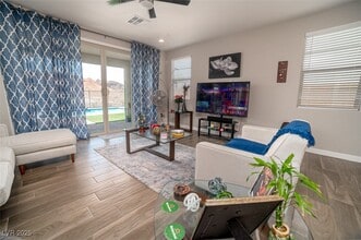 Building Photo - 111 Verde Rosa Dr