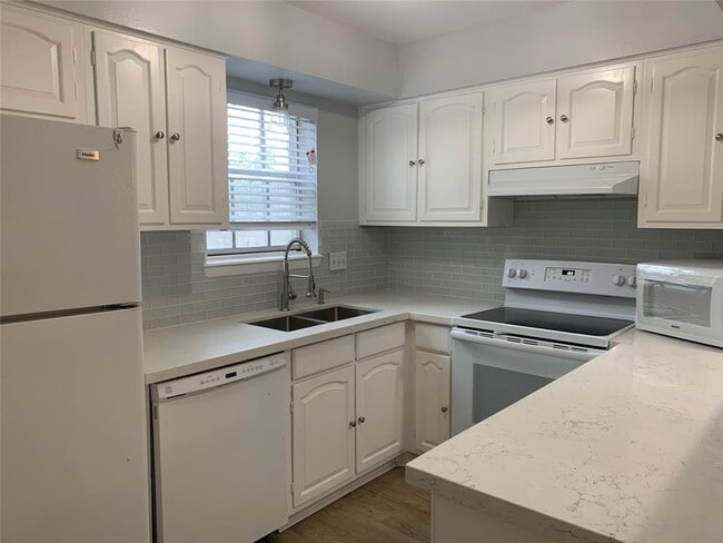 Building Photo - 873 Wax Myrtle Ln