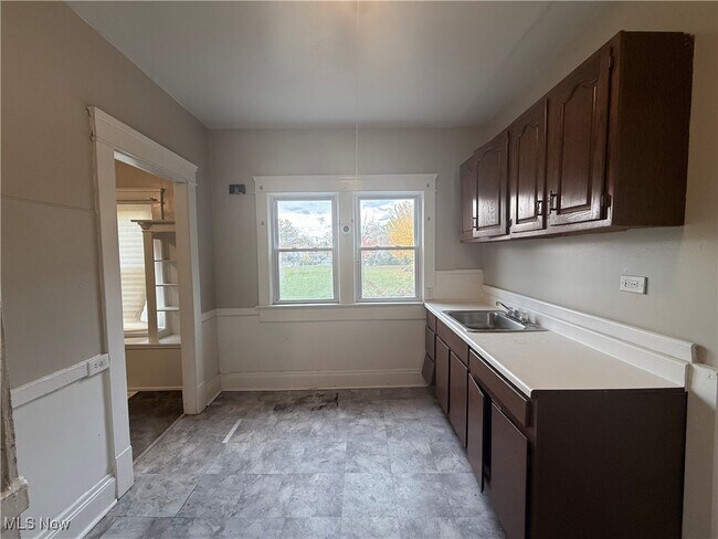 Foto del edificio - 1278 E 115th St