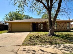 Building Photo - 2805 Ecleto Blvd