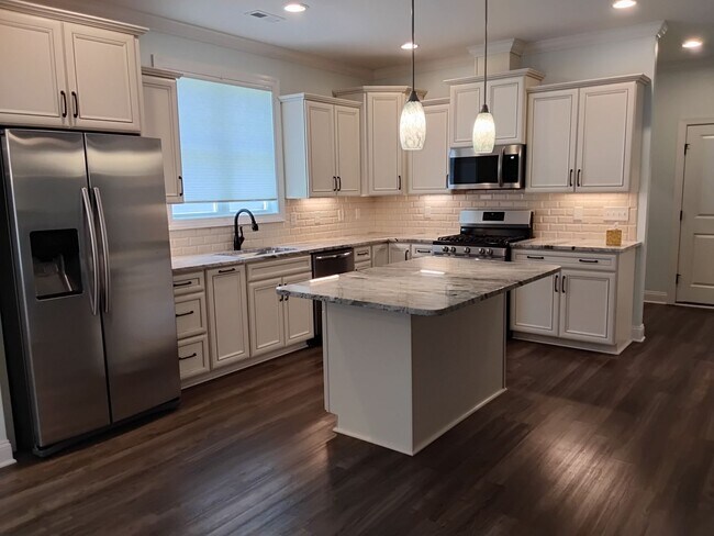Building Photo - 4 Bedroom home in Beaufort