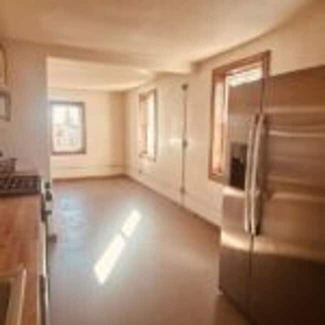 Building Photo - 507 6th Ave