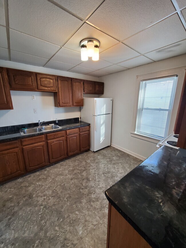Building Photo - Charming 3Bed/1Bath Home Near Wauwatosa!