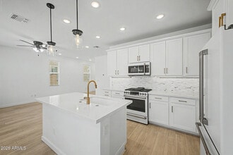Building Photo - 2771 S Chippewa Dr