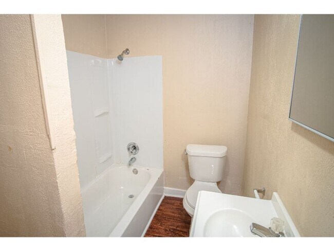 Foto del edificio - Happy and Convenient Home Near Downtown