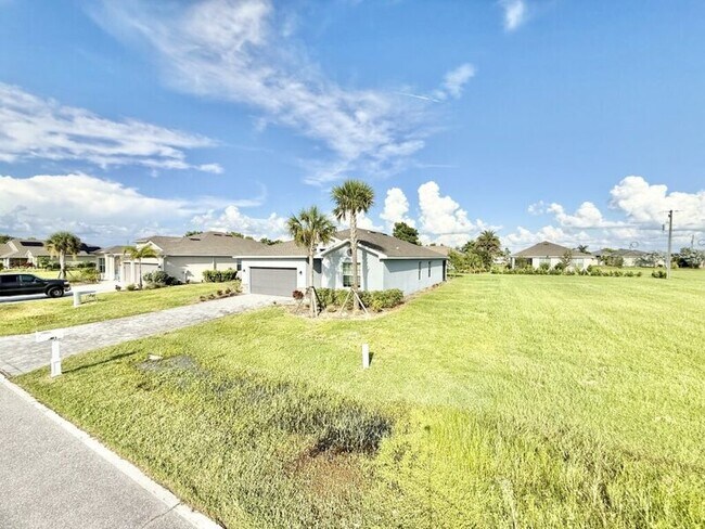 Building Photo - 16304 Quesa Dr