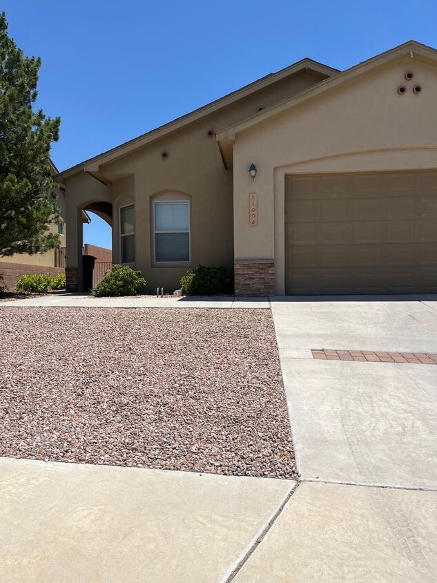 11008 Escensia St NW, Albuquerque, NM 87114 House Rental in