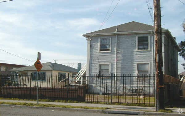 Building Photo - 1705 39th Ave