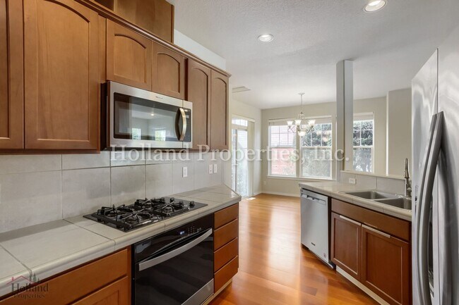 Foto del edificio - 7118 NE Cherry Dr