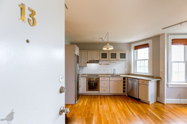 Building Photo - 1125 Maryland Ave NE