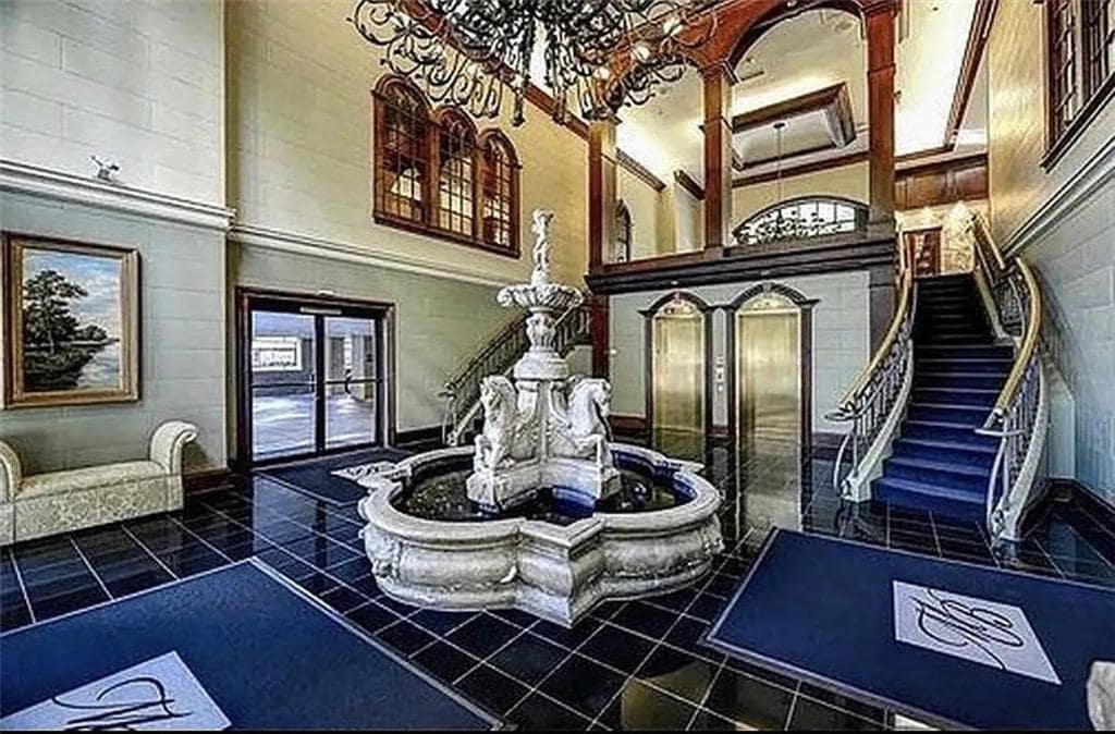 Primary Photo - 3334 Peachtree Rd NE