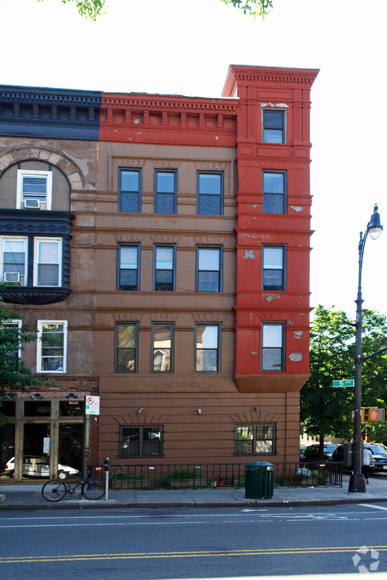 Building Photo - 297 5th Ave