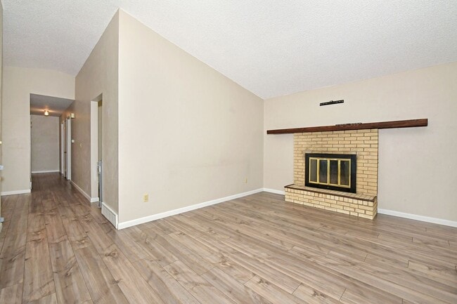 Building Photo - North Springs Ranch with 5 bedrooms 3 bathrooms