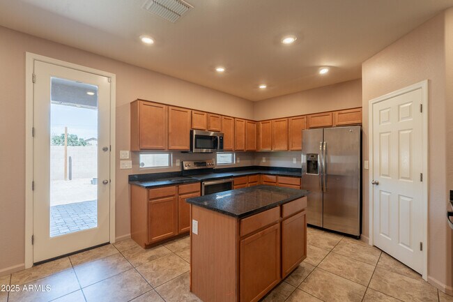 Foto del edificio - 5220 S 16th Pl