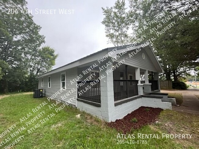 Building Photo - 206 4th St W