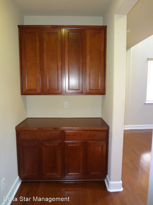 Foto del edificio - 5 br, 3 bath House - 1123 MONTAGUE LN