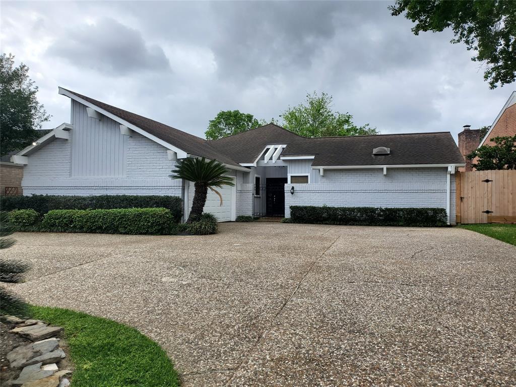 Primary Photo - 12107 Carriage Hill Dr