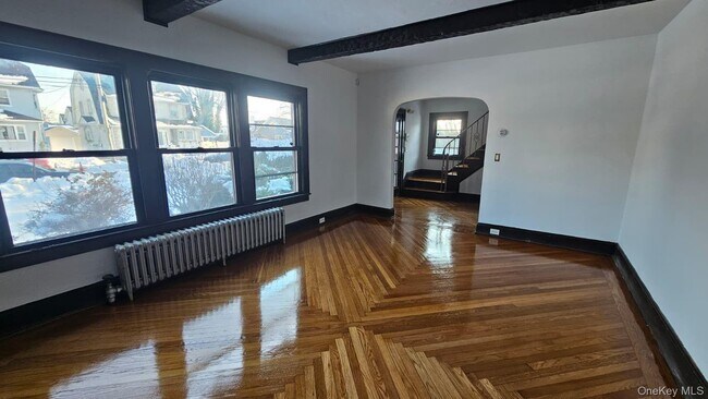 Building Photo - 29 Oak Ave