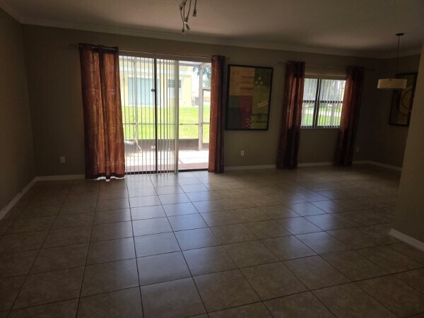 Building Photo - 1250 Clove Dr