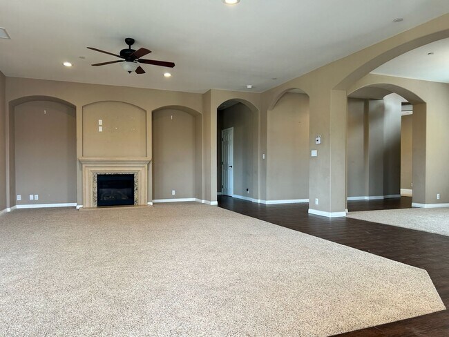 Building Photo - Please Contact Vaughn Realty to set up an ...
