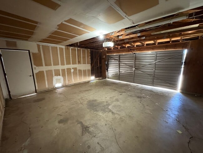 Building Photo - Charming home available now for rent in Ha...
