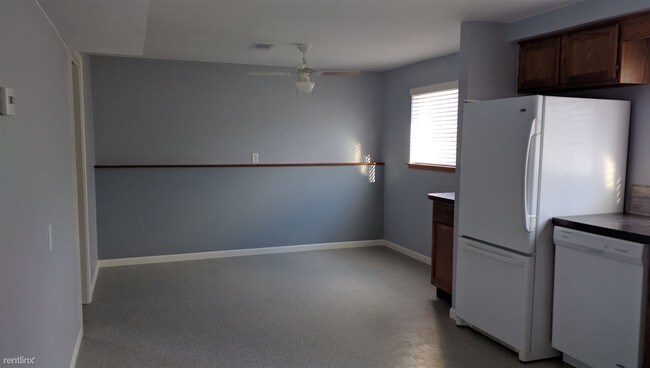 Building Photo - 834 Panorama Dr