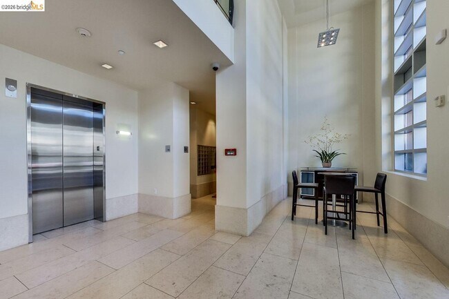 Foto del edificio - 585 9th St