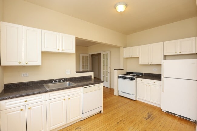 Building Photo - 1238 Oak Ave