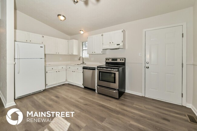Foto del edificio - 5817 Whisper Wood Rd