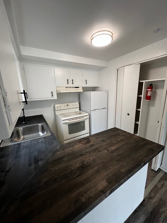 Foto del edificio - 1630 N Pontiac Trl