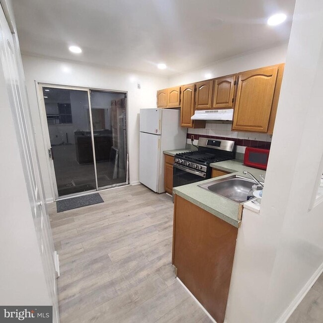 Building Photo - 17 Bach Dr