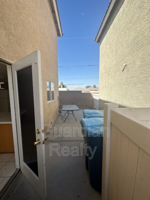 Foto principal - 5258 Paradise Skies Ave