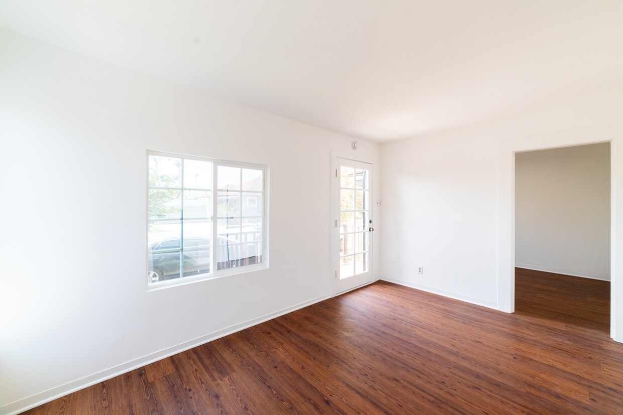 Primary Photo - 2325 W 36th St