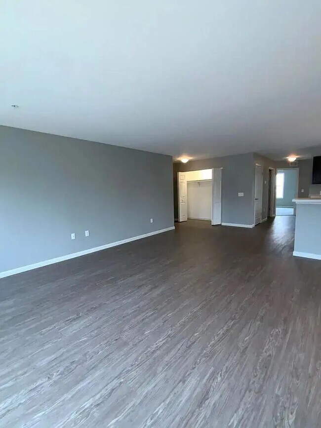 Foto del edificio - 200 Larkspur Ln