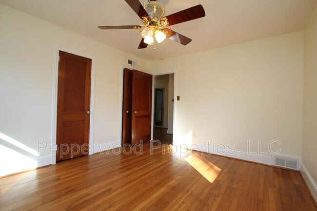 Foto del edificio - 327 N Park Dr