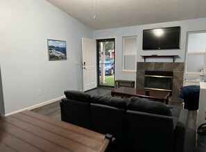 Building Photo - 2811 Sail Ct