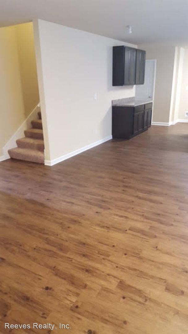 Building Photo - 5 br, 2.5 bath House - 395 Paget Drive East