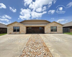 Building Photo - 943 Laila Ln