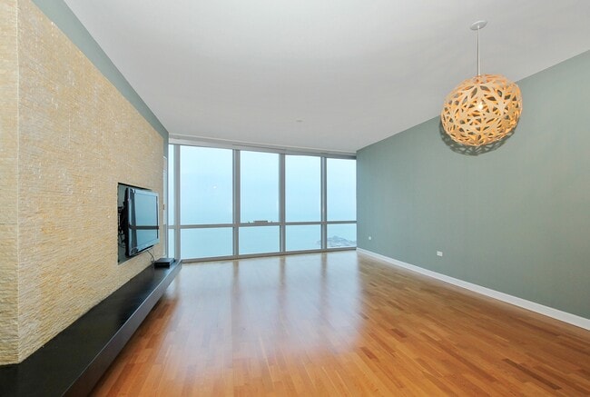 Building Photo - 1211 S Prairie Ave