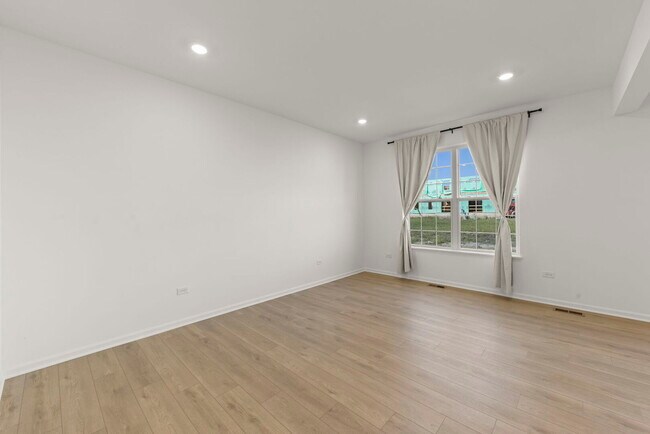 Building Photo - 7705 Nightshade Ln