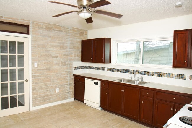 Foto del edificio - 527 W 6th St