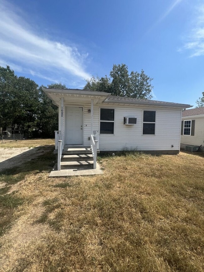 Building Photo - Spacious 1 Bedroom 1 Bath home in the hear...