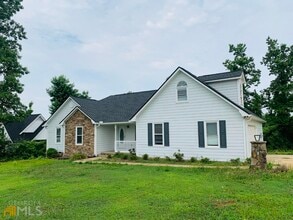 Building Photo - 61 Garden Hills Dr
