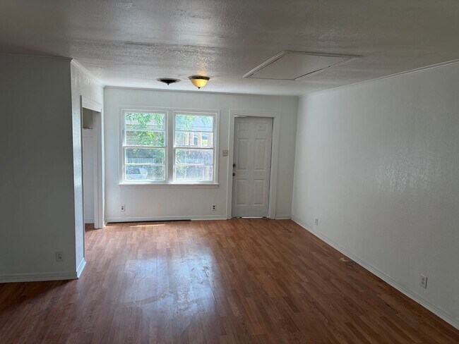 Foto del edificio - 5337 Hearne Ave