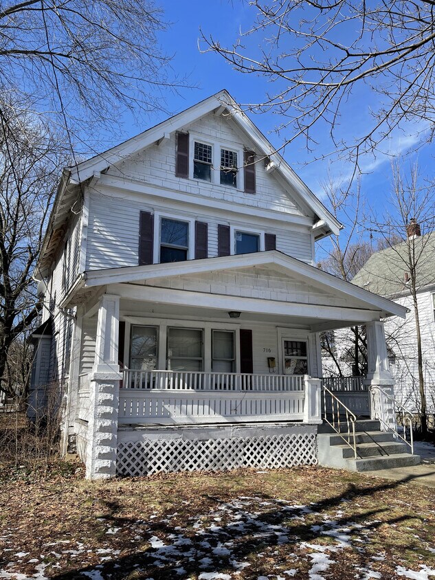 Primary Photo - 716 Wall St
