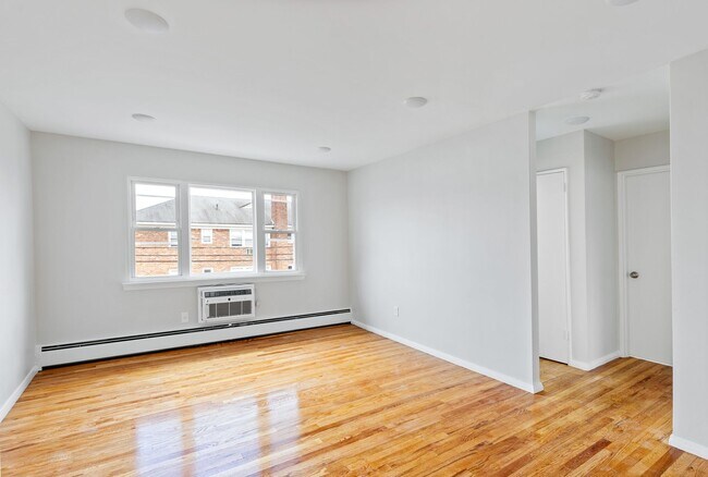 Foto del edificio - Brighton Court Apartments