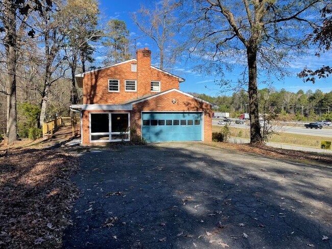 Building Photo - Salisbury - Large Brick Two Story Home, LR...