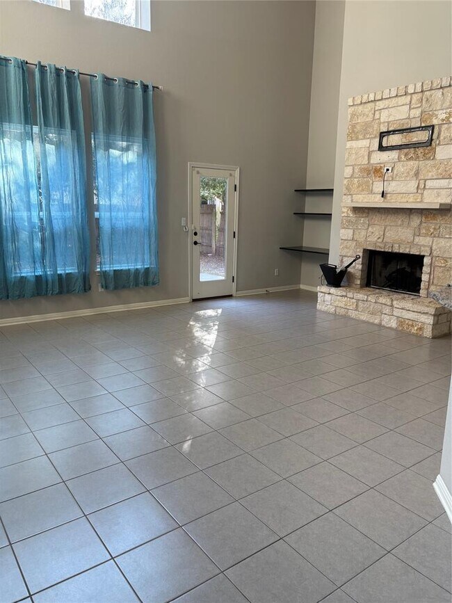 Foto del edificio - 104 San Matteo St