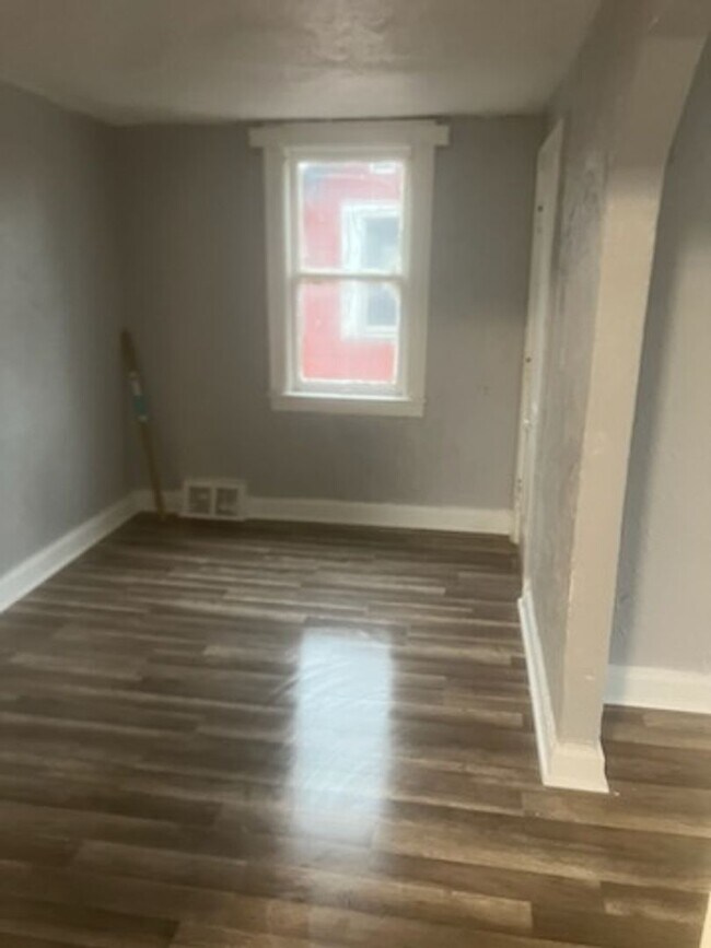 Building Photo - 15831 Cherrylawn