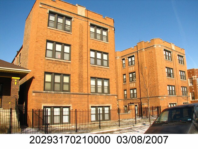 Building Photo - 7828 S Laflin St